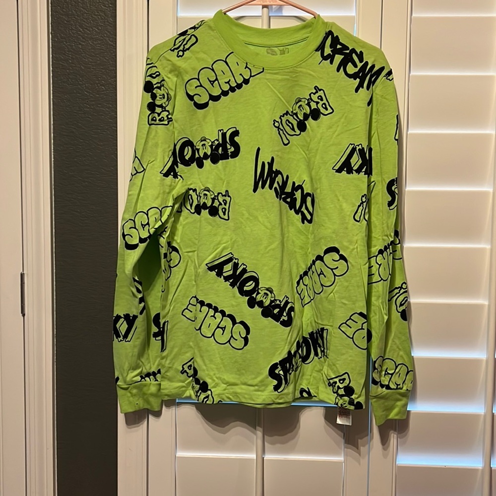 Women’s Medium Disney long sleeve Halloween shirt. Bright green